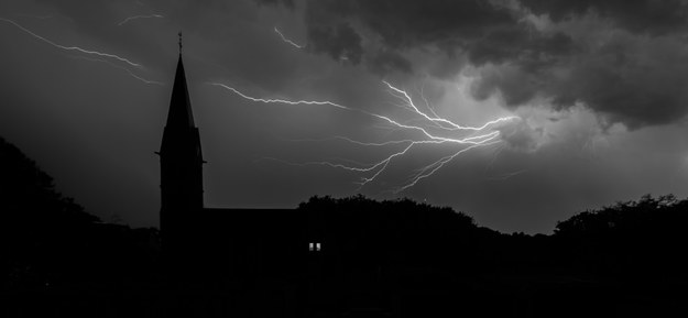 Dzieci uczestniczyły w nabożeństwie. Piorun zabił kilkanaścioro z nich