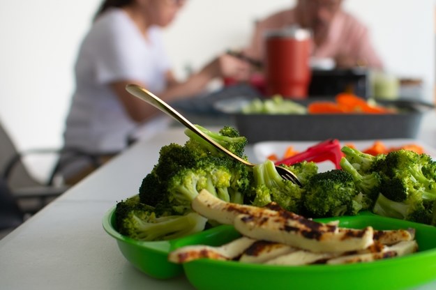 Naukowcy już wiedzą, dlaczego dieta keto czy post dobrze działają na mózg