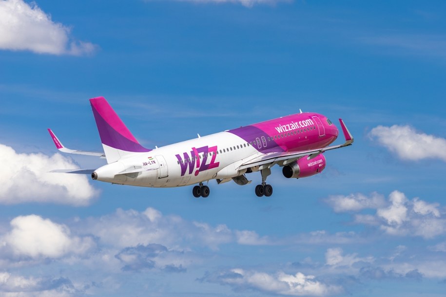 UOKiK wytoczył działa przeciwko liniom WizzAir. Chodzi m.in. o reklamacje bagażu