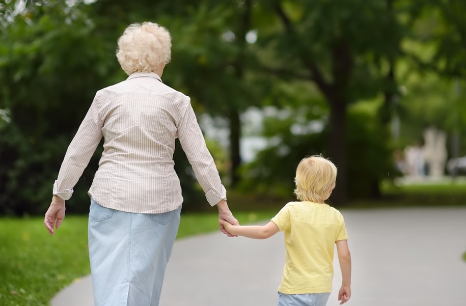 Babcia odebrała ze szkoły obce dziecko. Zaprowadziła je na trening