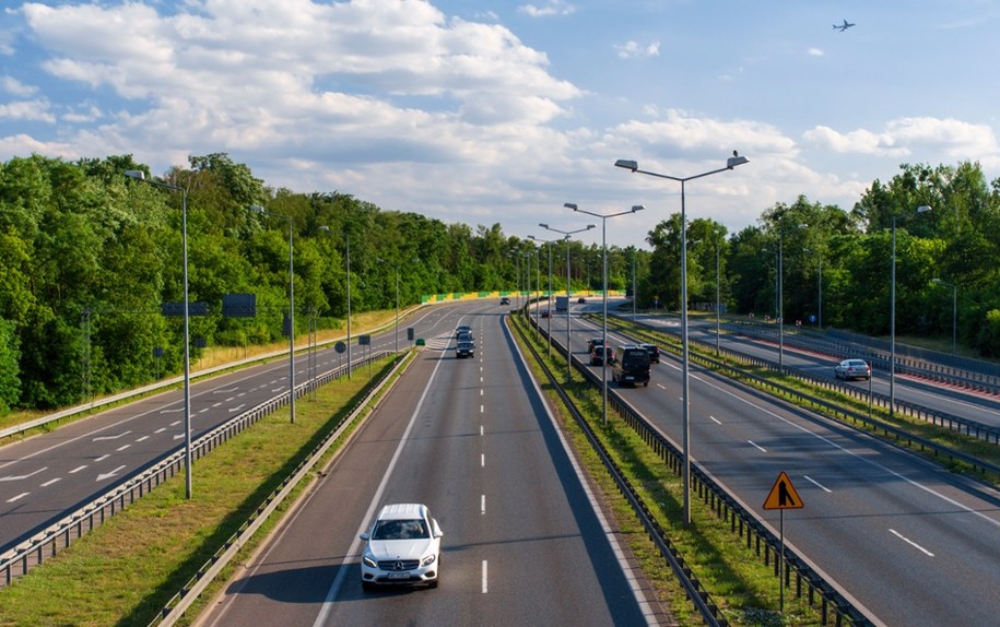 Ryzykował życiem. Pieszy na pasie awaryjnym S8