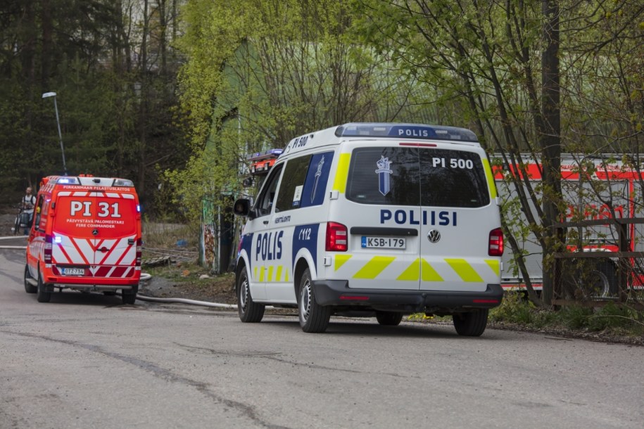 Auto przebiło bariery i wpadło do wody. Tragedia w Finlandii