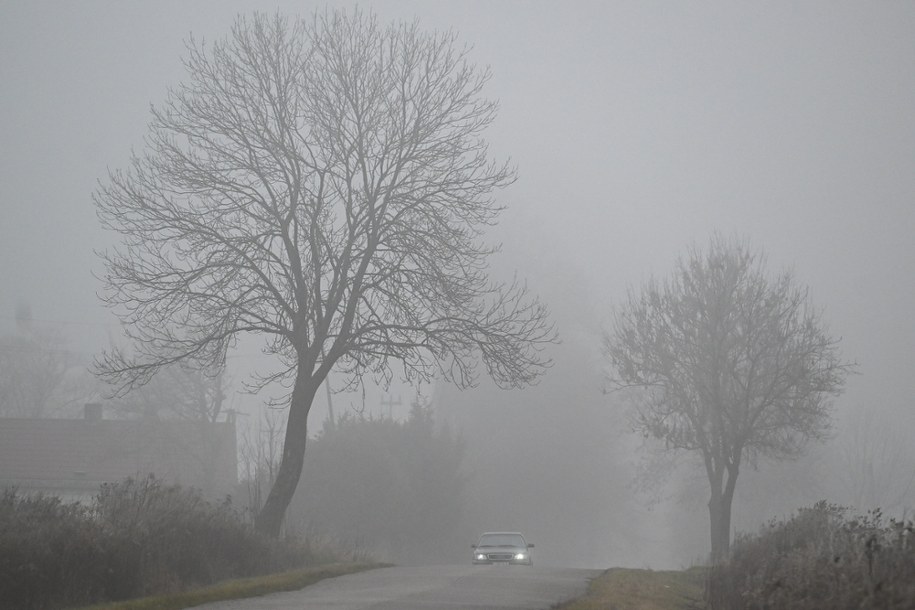 IMGW ostrzega przed gęstą mgłą