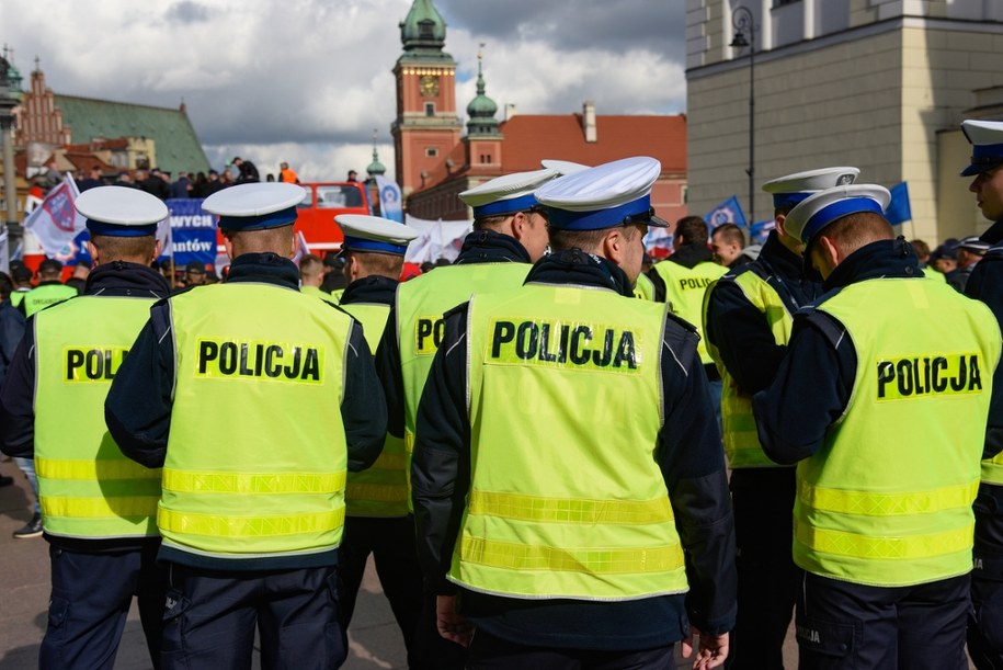 ​Mundurowi idą za ciosem, negocjują kolejne podwyżki