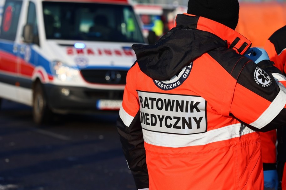 Zdravotníci se pokusili pomoci těhotné ženě. Byli napadeni