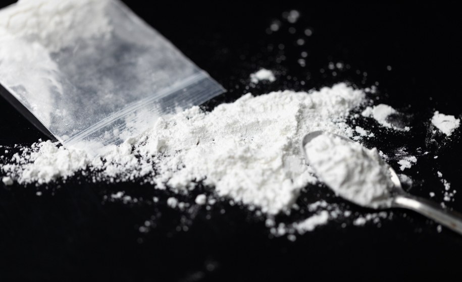 Przemycał kokainę pod tupecikiem. Wpadł na lotnisku [FILM]