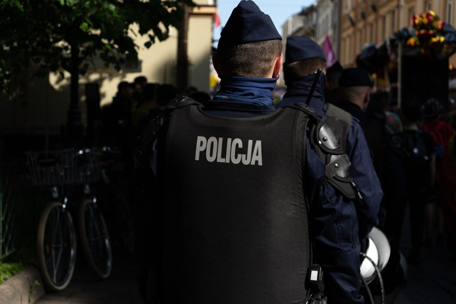 ​Złamana ręka 19-letniej aktywistki. Śledczy uznali, że nie ma tu winy policji