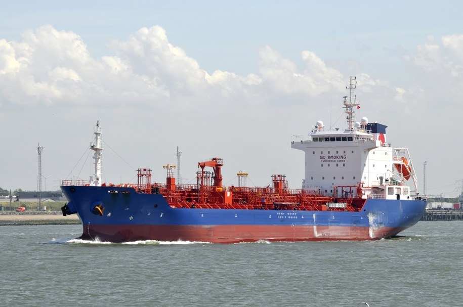 Towarowiec utknął na mieliźnie. Mieszkańcy dostarczają żywność załodze