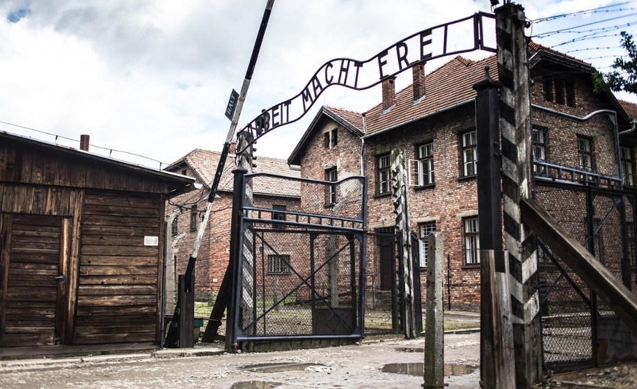 Skandal w Oświęcimiu. Nastoletni Izraelczyk wykonywał hitlerowski salut