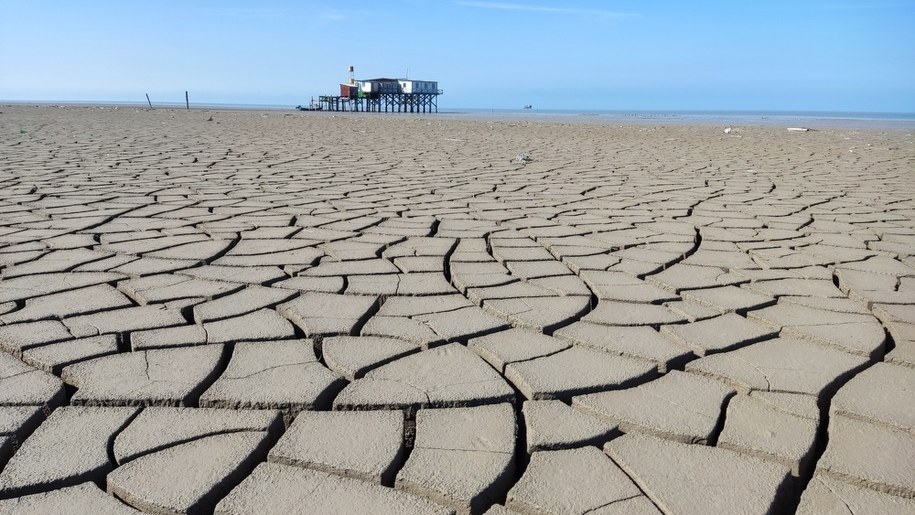 Rekordowo niski poziom wody w Morzu Kaspijskim. Co jest tego powodem?
