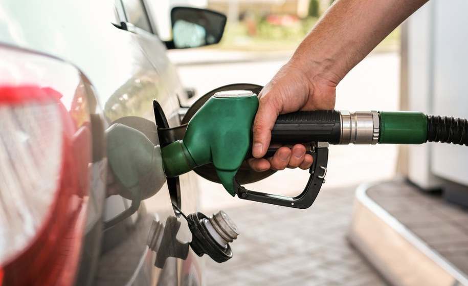 Kiedy zapłacimy mniej za paliwo? Eksperci wskazują