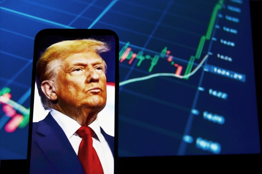 Ktoś bardzo się wzbogacił kwadrans przed wpisem Donalda Trumpa