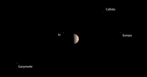 Zdjęcie Jowisza i jego czterech księżyców, wykonane 29 czerwca z odległości 5,3 miliona kilometrów /NASA/JPL-Caltech/SwRI/MSSS /materiały prasowe