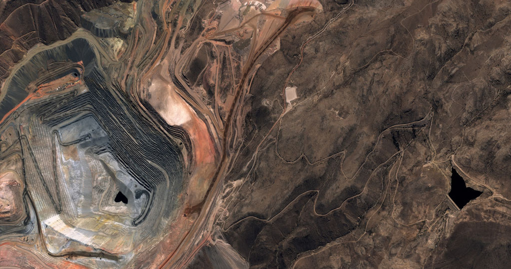 Zdjęcie kopalni miedzi Cuajone wykonane przez PeruSat-1 /materiały prasowe