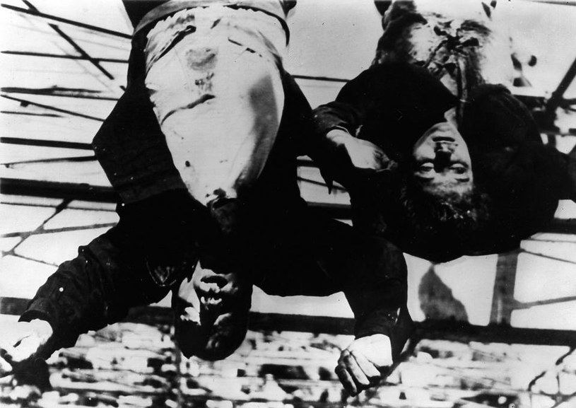 Zdjęcie, które było w każdym podręczniku historii. Ciało Benito Mussoliniego i jego kochanki /INTERIA.PL/materiały prasowe