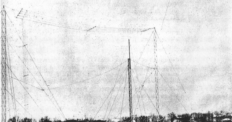 Zdjęcie masztów radiostacji WAR. W czasie wojny radiostacja służyła do utrzymania łączności między niemiecką kwaterą główną w Liège i dowództwem frontu wschodniego /Muzeum X Pawilonu Cytadeli Warszawskiej /domena publiczna