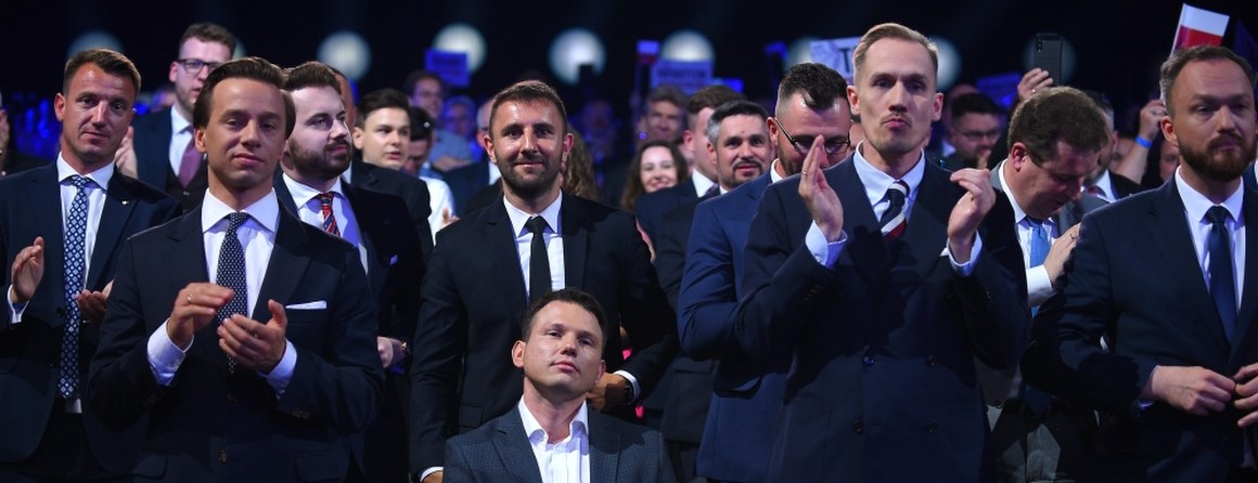 Zdjęcie mówi wszystko. Dlaczego Mentzen nie wstał?