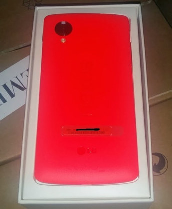 Zdjęcie Nexusa 5 w wersji czerwonej, jakie wypłynęło do sieci Źródło: Android Police /instalki.pl