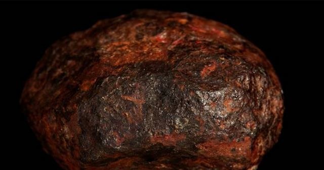 Zdjęcie odnalezionego meteorytu Fot. Muzeum Victorii /materiały prasowe