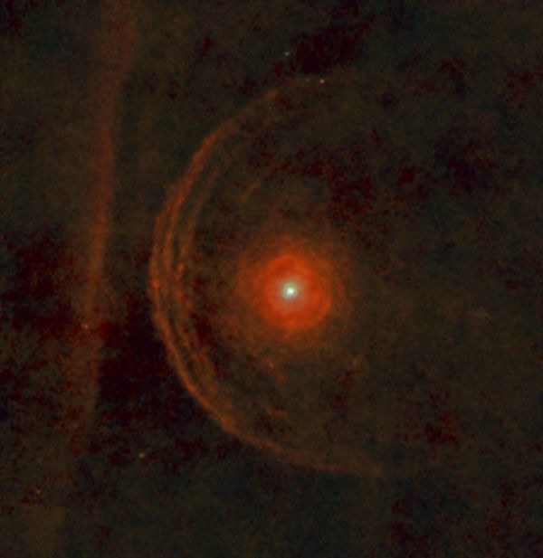 Zdjęcie otoczenia czerwonego nadolbrzyma - Betelgezy wykonane przez obserwatorium Herschel (z 2013 roku). Fot. ESA/Herschel/PACS/L /Kosmonauta