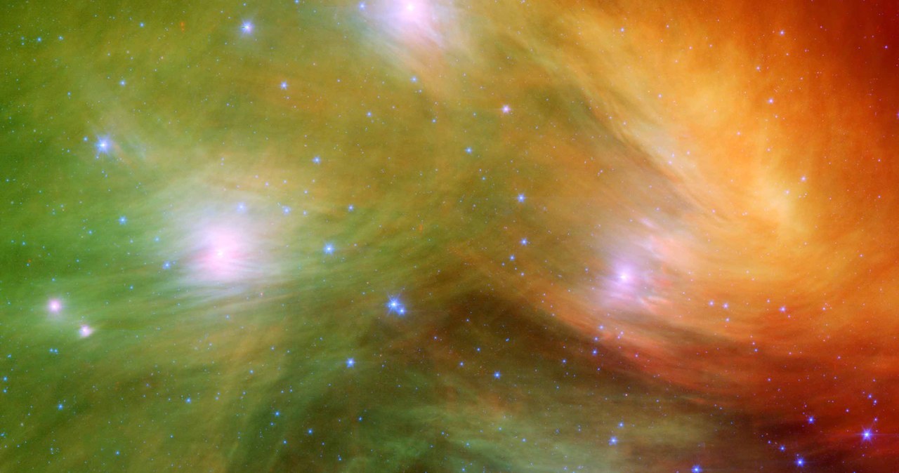 Zdjęcie Plejad w podczerwieni wykonane przez Teleskop Spitzera /John Stauffer (Spitzer Science Center, Caltech) credits: Credit: NASA/JPL-Caltech/J. Stauffer (SSC/Caltech) /Wikimedia
