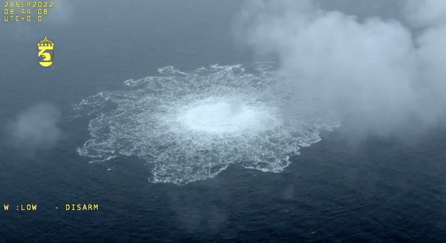 Zdjęcie pokazujące efekt wybuchu na Nord Stream /Szwedzka straż przybrzeżna  /