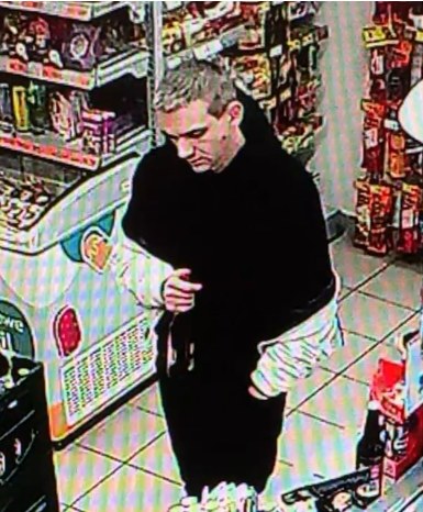 Zdjęcie poszukiwanego mężczyzny udostępnione przez wrocławską policję /Policja