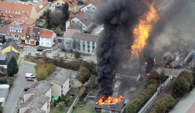 Zdjęcie pożaru zrobione z policyjnego helikoptera /GERMAN POLICE  /PAP/EPA