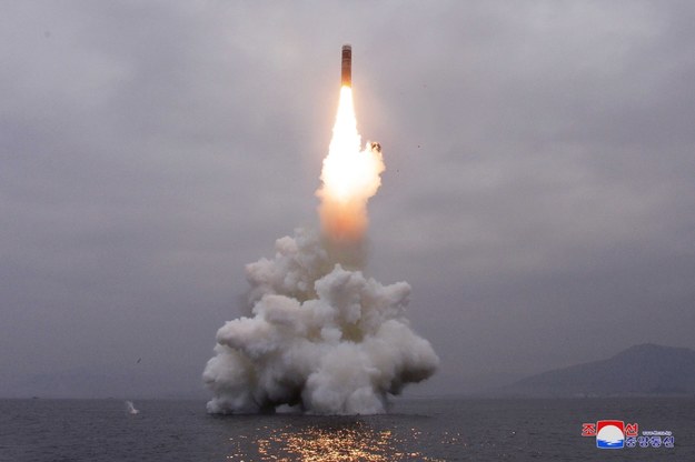 Zdjęcie rakiety opublikowane przez KCNA /KCNA /PAP/EPA