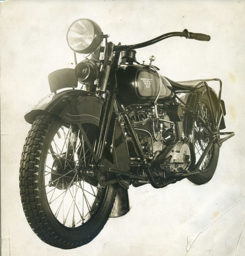Zdjęcie reklamowe motocykla CWS M55 seria S-III z 1930 roku /Archiwum Tomasza Szczerbickiego