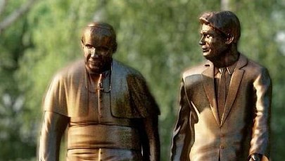 Zdjęcie reportera AP inspiracją dla pomnika Jana Pawła II i Ronalda Reagana w Gdańsku