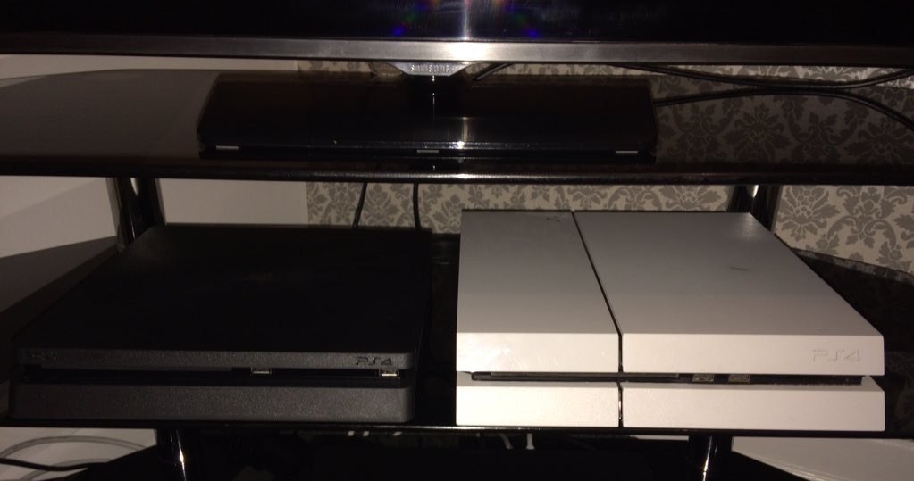 Zdjęcie rzekomej edycji PlayStation 4 Slim /materiały źródłowe