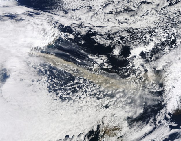 Zdjęcie satalitarne chmury pyłu wulkanicznego &nbsp; /NASA