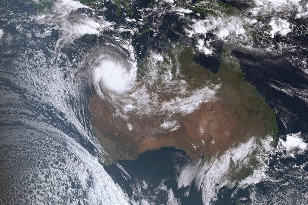 Zdjęcie satelitarne cyklonu tropikalnego Ilsa /AUSTRALIA'S BUREAU OF METEOROLOGY HANDOUT /PAP/EPA