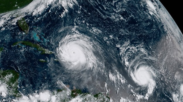 Zdjęcie satelitarne huraganu Irma i Jose /NOAA / HANDOUT /PAP/EPA