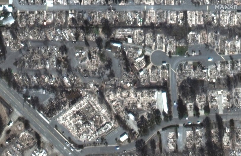 Zdjęcie satelitarne przedstawiające zniszczone domy w stanie Oregon