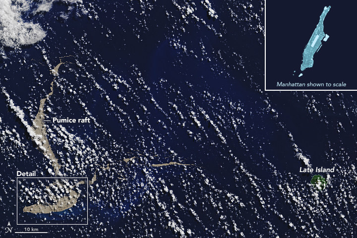 Zdjęcie satelitarne "pumeksowej wyspy" /NASA