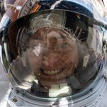 Zdjęcie selfie w kosmosie. Astronautka Nicole Mann chciała mieć pamiątkę