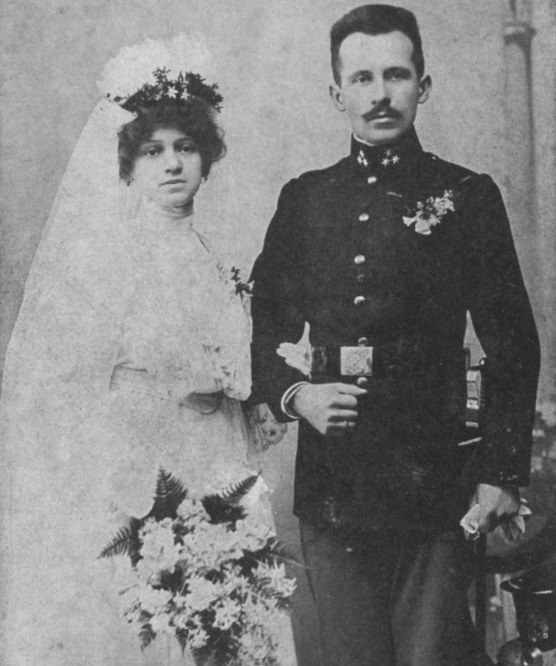 Zdjęcie ślubne rodziców Jana Pawła II /Wikimedia Commons /domena publiczna