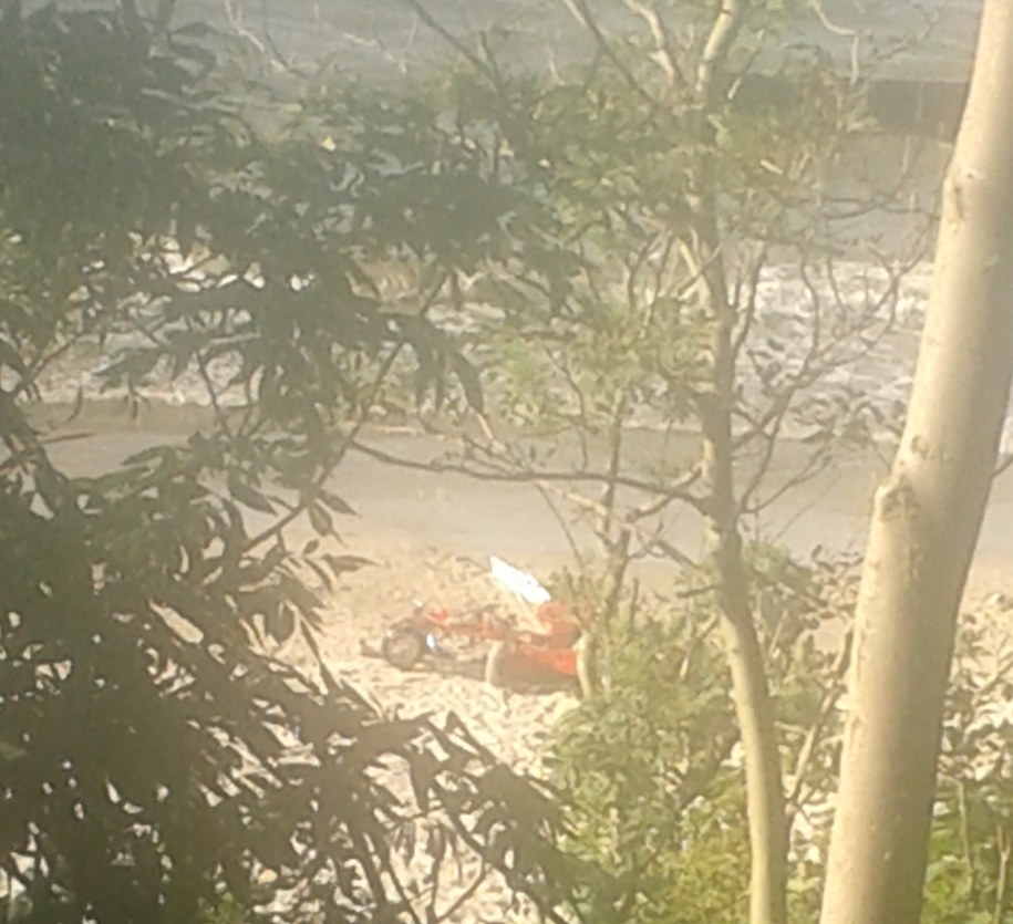 Zdjęcie wraku wiatrakowca na plaży /Gorąca Linia /RMF FM