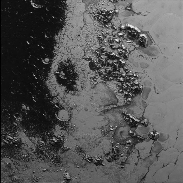 Zdjęcie wykonane 14 lipca kamerą LORRI z odległości 77 tysięcy kilometrów /NASA