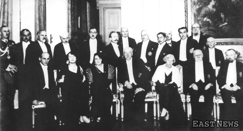 Zdjęcie wykonane przed posiedzeniem inauguracyjnym Polskiej Akademii Literatury w 1933 r. /Laski Diffusion /East News
