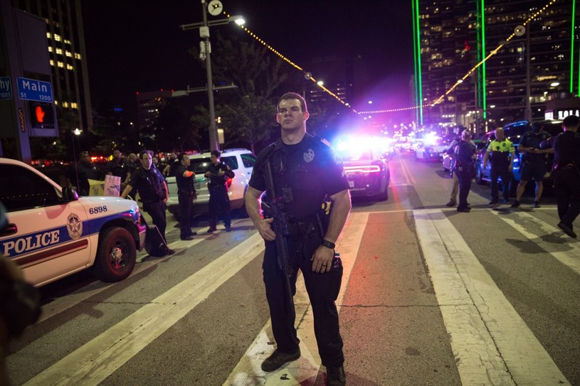 Zdjęcie z akcji policji po strzelaninie w Dallas /AFP