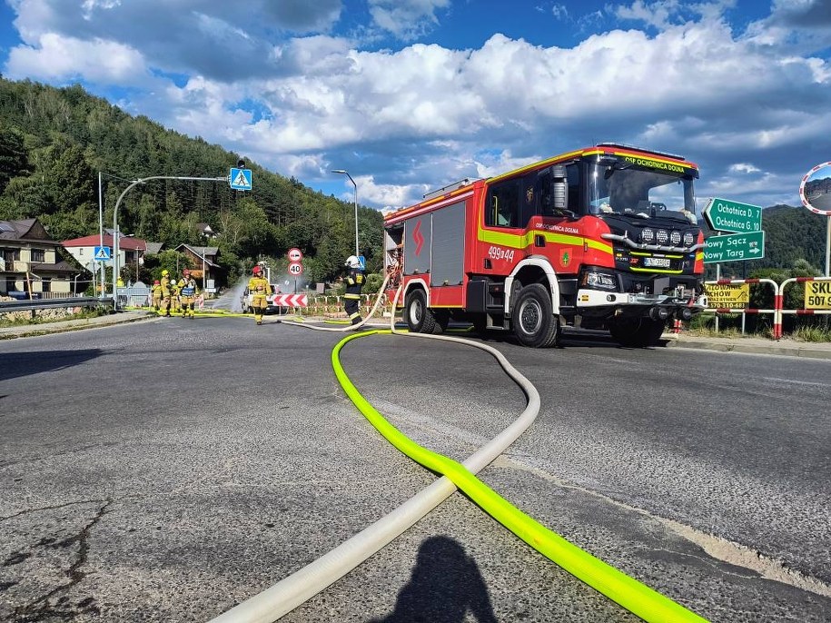 Zdjęcie z akcji służb w Tylmanowej /KP PSP NOWY TARG /