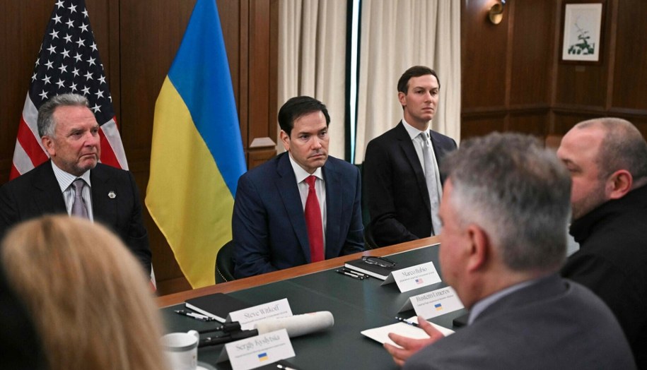 Zdjęcie z amerykańsko-ukraińskich negocjacji, które odbyły się w niedzielę na Florydzie /CHANDAN KHANNA/AFP /East News