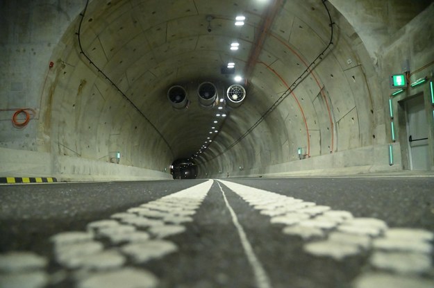Zdjęcie z budowy tunelu łączącego wyspy Uznam i Wolin w Świnoujściu. /	Marcin Bielecki   /PAP