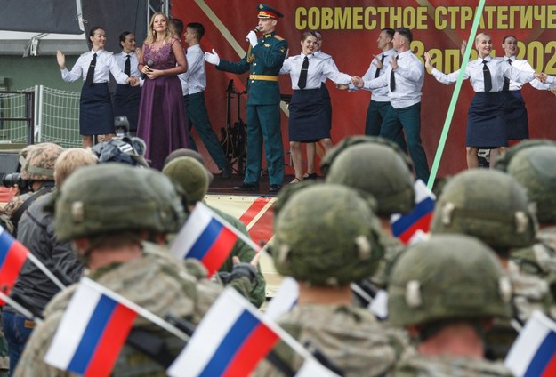 Zdjęcie z ceremonii otwarcia manewrów. /RUSSIAN DEFENCE MINISTRY/HANDOUT /PAP/EPA