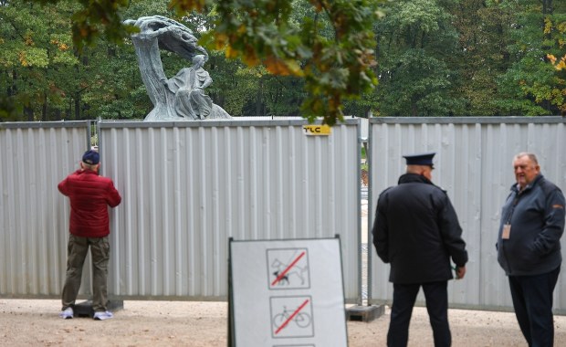 Zdjęcie z Chopinem nie takie proste. Remont w czasie festiwalu