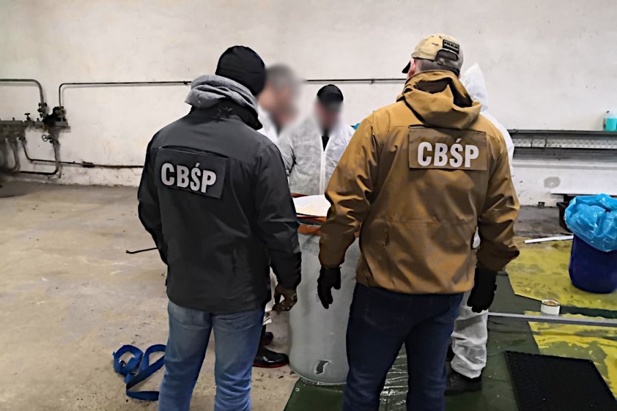 Zdjęcie z czerwca 2020 roku - przejęcie ponad 3,2 tony substancji zawierającej kokainę o wartości ponad 3 miliardów złotych /foto. CBŚP /