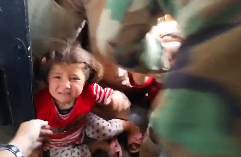 Zdjęcie z ewakuacji Jazydów 10 sierpnia /MICHEL REIMON /PAP/EPA